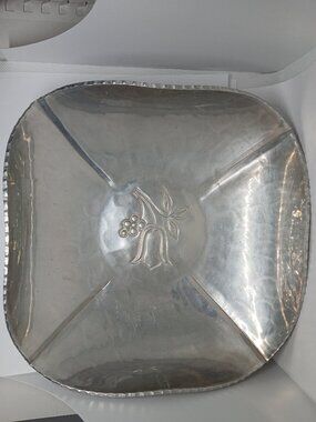 Vintage Buenilum hand-wrought Hammered TULIP Floral Motif Aluminum Bowl